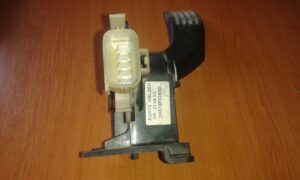 FORD FOCUS 1.8 TDDI PEDAL PLYNU 2M519F836AD