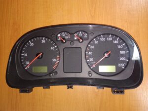 VOLKSWAGEN GOLF 4 1.9 TDI PANEL PRISTROJOV  1J0919861B