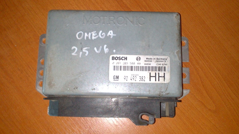 OPEL OMEGA B 2.5 V6 RJ MOTORA 0261203588 90492382HH 1 OPEL OMEGA B 2.5 V6 RJ MOTORA 0261203588 90492382HH