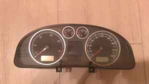 VOLKSWAGEN PASSAT TDI PANEL PRISTROJOV 3B0920825A 3B0 920 825 A