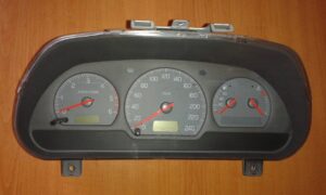 VOLVO V40 1,9 TD PANEL PRISTROJOV 30857484  30857484/F