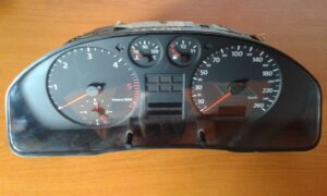 AUDI A4 2.5 TDI 110kw PANEL PRISTROJOV 8D0919861A