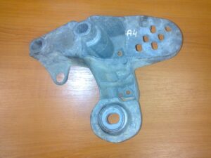 AUDI A4 VZPERA 4B0199351B