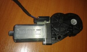 AUDI MOTOR SEDACKY 0390201949