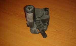 BMW 520 E39 OVLADAC TEMPOMATU 408201013001  408.201/013/001