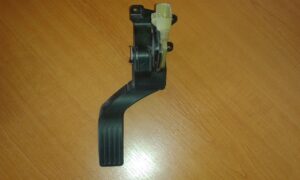 FORD FOCUS 1.8TDDI PEDAL PLYNU  2M-51-9F836-AE  2M519F836AE