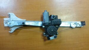 FORD MONDEO 3 PZ STAHOVANIE OKNA 0130821772   0 130 821 772