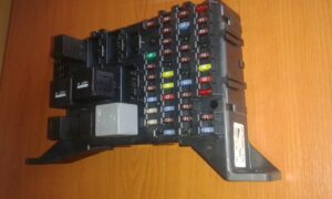 FORD MONDEO MK3 POISTKOVY BOX 4S7T-14A073-AB  4S7T14A073AB