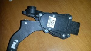 KIA CEED 1.6 PEDAL PLYNU 090824J0313