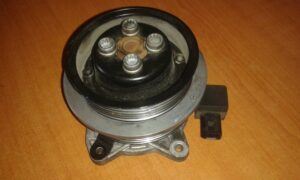 VOLKSWAGEN TIGUAN 1.4 TSI VODNA PUMPA 03C880727D