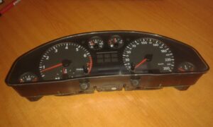 AUDI A6 2.4 i TACHOMETER 4B0919860F