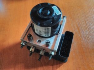 SUZUKI SWIFT RJ ABS 73K1 BE 2WD