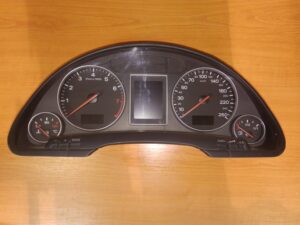 AUDI A4 B6 3.0 iV6 TACHOMER 8E0920930K