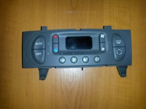 RENAULT SCENIC  PANEL KURENIA 7700435401 tento tovar je momentálne nedostupný