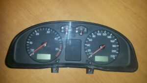 VOLKSWAGEN PASSAT B5 1.9 TDI TACHOMETER 3B1919880C