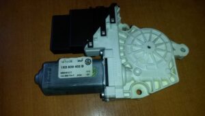 VOLKSWAGEN GOLF 5 PZ MOT.OKNA + RJ 1K5839402B