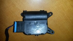 VOLKSWAGEN GOLF V 0 MOTORCEK KURENIA 0132801336