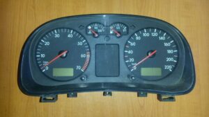 VOLKSWAGEN GOLF 4 1.4 16v Tachometer 1J0919880