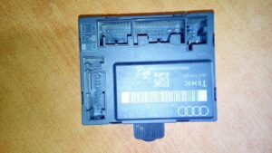 AUDI A6 C6 RJ Dverí 4F0959792B  SW 4F0910793B