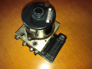 VOLKSWAGEN GOLF 5 RJ ABS 1K0614517H 1K0907379K