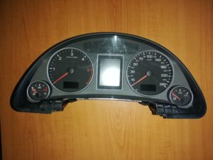 AUDI A4 B7 2.0 TDI Tachometer 0263626183 8E0920931D
