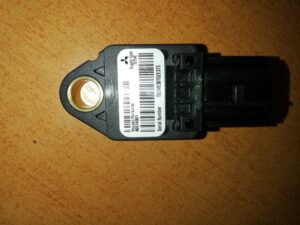 MITSUBISHI OUTLANDER 2,2D 2011 Snímač nárazu 8651A001