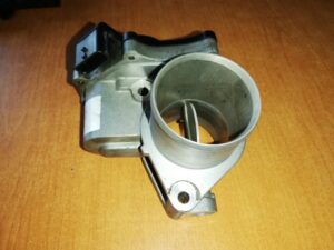 RENAULT MEGANE 3 1.9 dci Hrdlo škrtiacej klapky VALEO 8200754913 F
