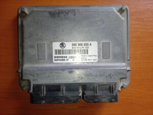 Skoda Fabia 1 RJ Motora 03E906033A 5WP4430507