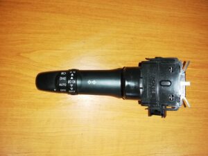 MITSUBISHI OUTLANDER 2006-2013 Prepínač svetiel E380-013