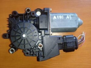 Audi A4 Motorček stieračov Ľ.P. 113846-113