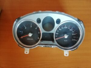 NISSAN X-TRAIL T31 2,0 DCI 127 KW Tachometer JG501