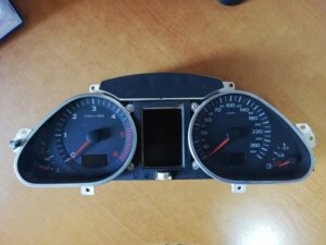 AUDI A6 C6 Tachometer 4F0920931F