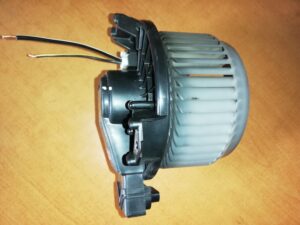 SUZUKI  SX4 Ventilátor AV272700-03