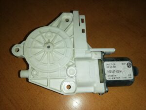 VOLKSWAGEN GOLF 5 Motor okna 1K5837402AH