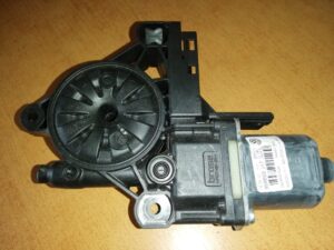 VOLKSWAGEN PASSAT B7 Motor okna 3AA959702A