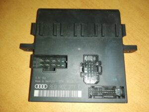 AUDI A4 B6 Palubná jednotka  8E0907279C