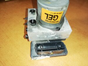 HYUNDAI i30 2012 RJ ABS 61589-45200