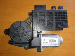 Citroën C4 Motor okna ľavý predný 9674032580