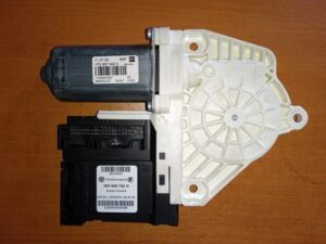 Seat Leon II. Pravé predné sťahovanie okna 1P0837402A