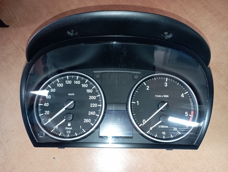 BMW E92 320D 130KW Tachometer 2