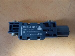 AUDI A4 B7 Snímač nárazu 8E0959643B