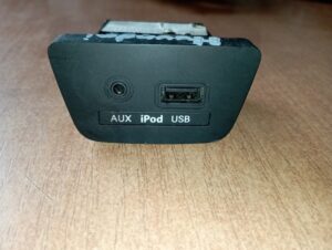 HYUNDAI i30 USB iPod AUX PORT 96120-A5000