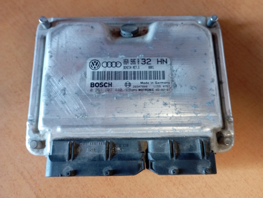 AUDI A3 1.8T RJ Motora 06A906032HN 0261207440 2