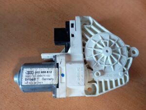 AUDI A4 B8 PZ Motor okna 8K0959812