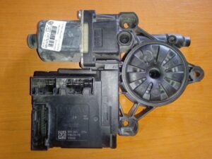 Volkswagen Passat B7 P.P. Motorček okna 3C0959792B 981675-317