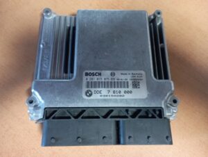 BMW E81 E87 120D RJ Motora 0281015075 DDE 7810000