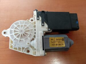 VOLKSWAGEN GOLF 4 LP Motor okna 1C1950801A