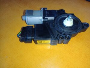 HYUNDAI I30 2016 PP Motor okna 617012501