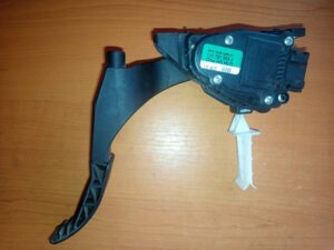 Volkswagen Golf 4 Pedal plynu 1J1721503J