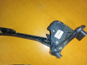 Volvo S60 2.4 D Plynový pedál 30636004